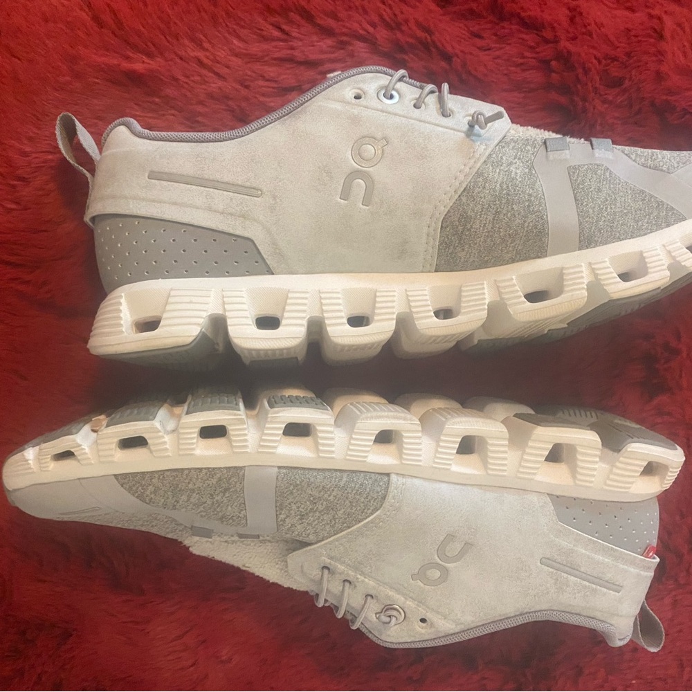 On Clouds Women's Gray and White Athletic Shoes - Picture 2 of 10